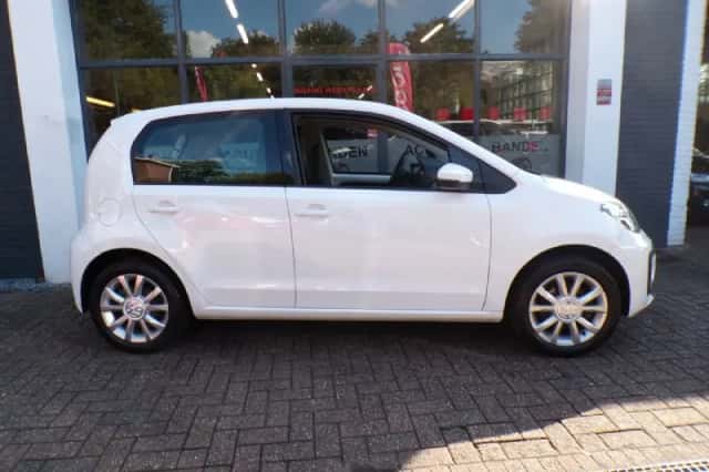 Volkswagen Up! (2019) thumbnail 4