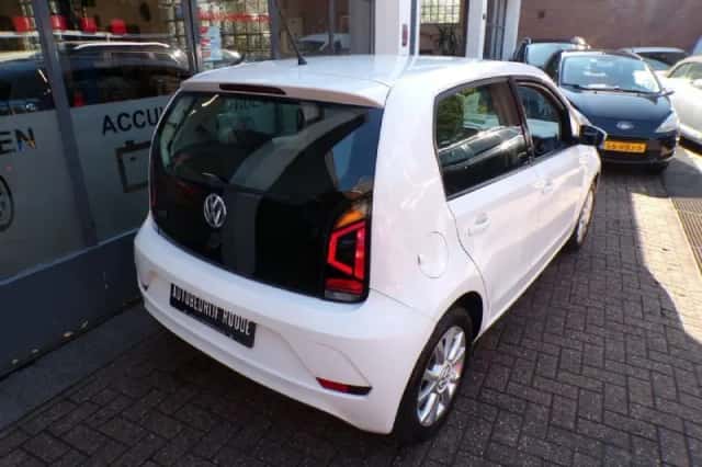 Volkswagen Up! (2019) thumbnail 5