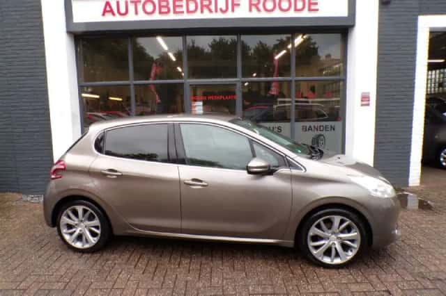 Peugeot 208 (2012) thumbnail 1