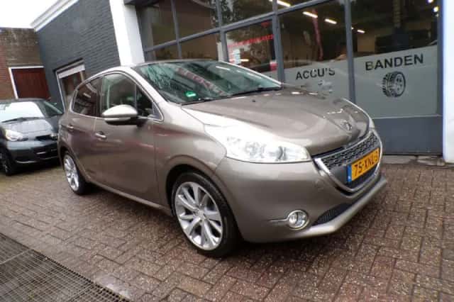Peugeot 208 (2012) thumbnail 2