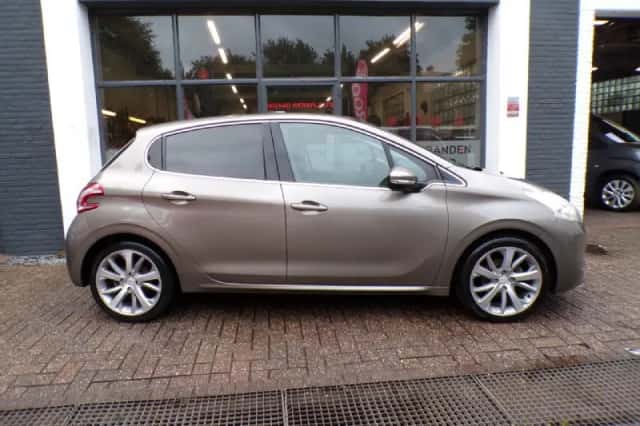 Peugeot 208 (2012) thumbnail 4