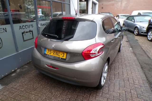 Peugeot 208 (2012) thumbnail 5