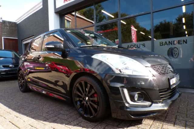 Suzuki Swift (2015) thumbnail 2