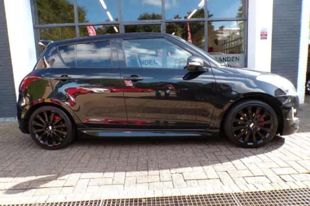 Suzuki Swift (2015) thumbnail 5