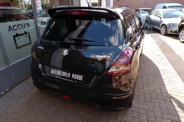 Suzuki Swift (2015) thumbnail 6
