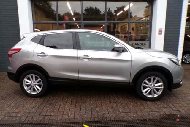 Nissan Qashqai (2015) thumbnail 4