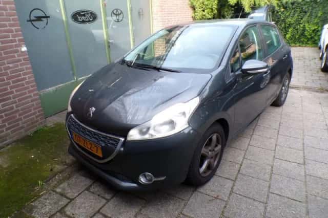 Peugeot 208 (2013) thumbnail 2