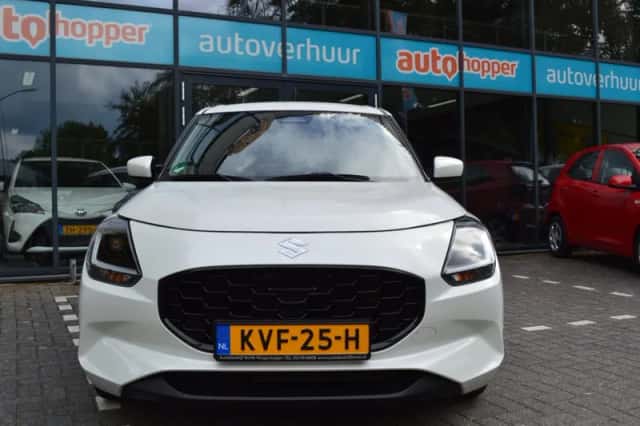 Suzuki Swift (2024) thumbnail 3