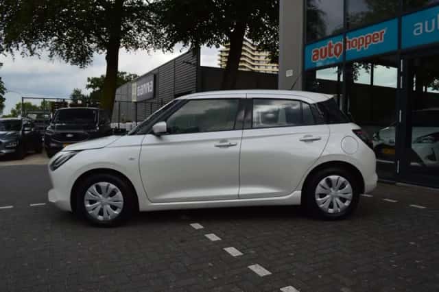 Suzuki Swift (2024) thumbnail 4