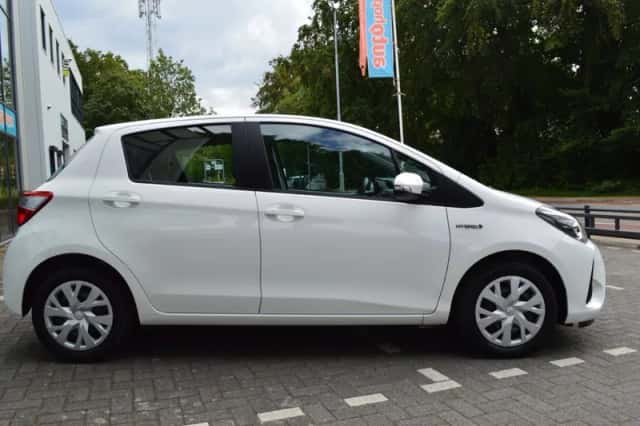 Toyota Yaris (2019) thumbnail 4