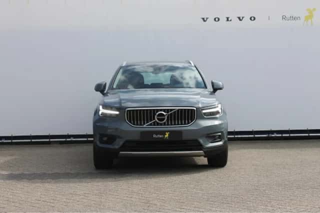 Volvo XC40 (2023) thumbnail 3