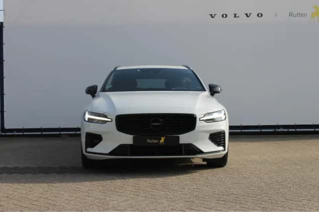 Volvo V60 (2021) thumbnail 3
