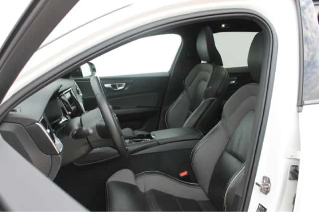 Volvo V60 (2021) thumbnail 4