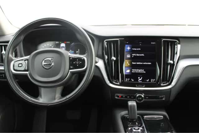 Volvo V60 (2020) thumbnail 2