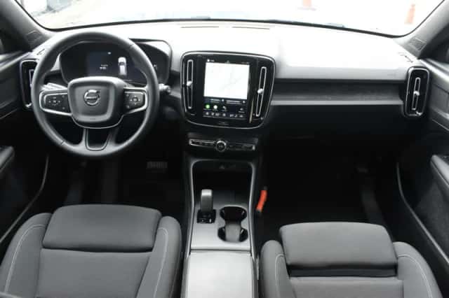 Volvo EX40 (2025) thumbnail 2