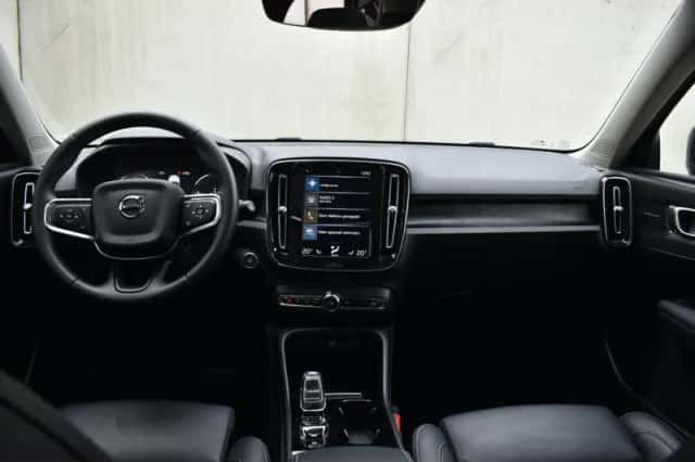 Volvo XC40 (2023) thumbnail 3