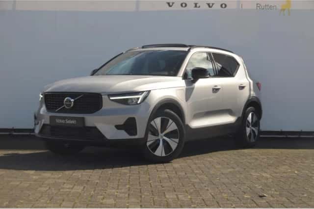 Volvo XC40 (2023) thumbnail 3