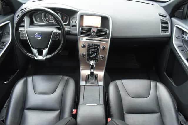 Volvo XC60 (2017) thumbnail 3