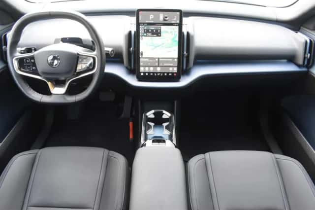 Volvo EX30 (2025) thumbnail 3