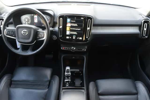Volvo XC40 (2020) thumbnail 3