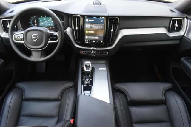 Volvo XC60 (2024) thumbnail 3