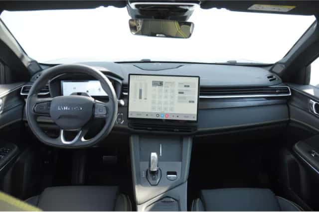 Lynk & Co 01 (2026) thumbnail 3