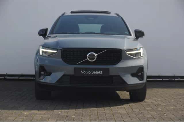 Volvo XC40 (2023) thumbnail 2