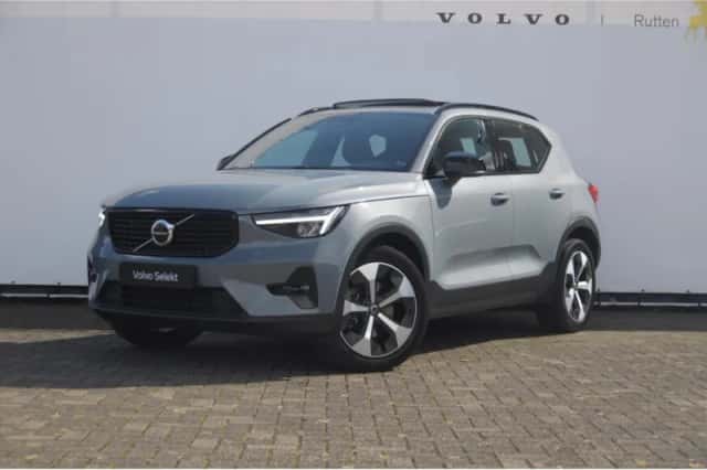 Volvo XC40 (2023) thumbnail 3