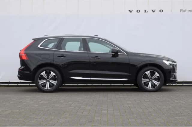 Volvo XC60 (2023) thumbnail 4