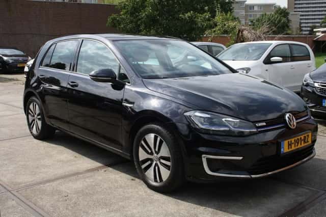 Volkswagen Golf (2019) thumbnail 2