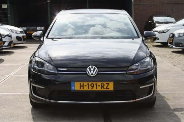Volkswagen Golf (2019) thumbnail 3