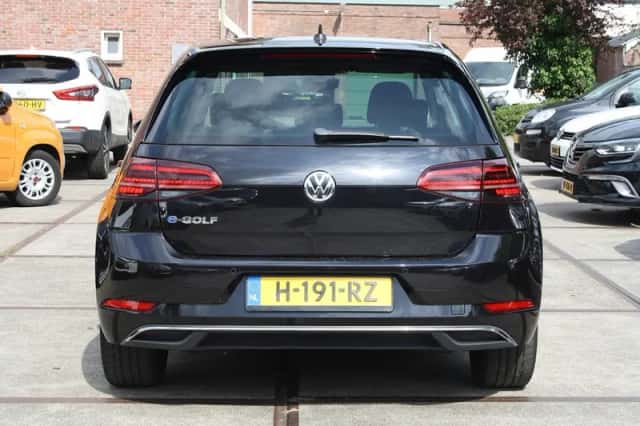 Volkswagen Golf (2019) thumbnail 6