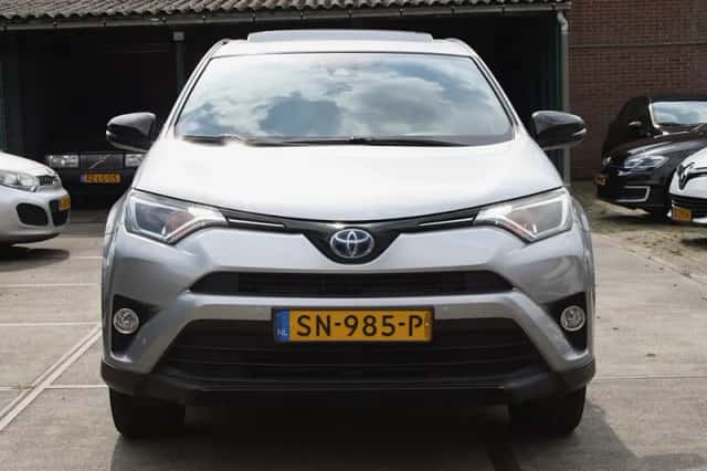 Toyota RAV4 (2018) thumbnail 3