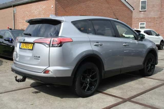 Toyota RAV4 (2018) thumbnail 5