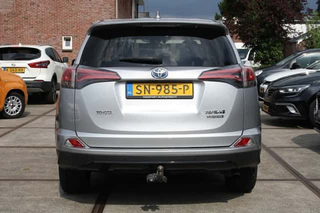Toyota RAV4 (2018) thumbnail 6