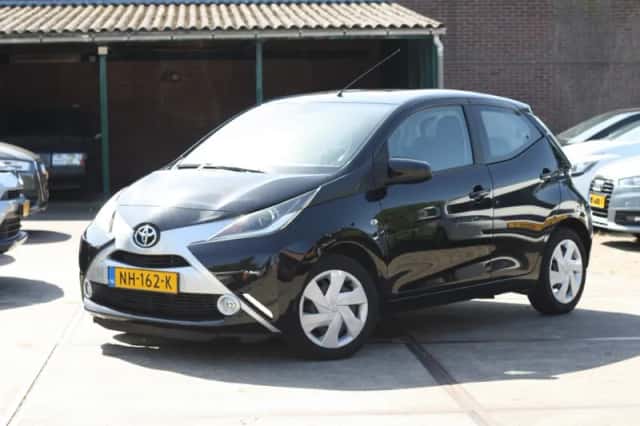 Toyota Aygo (2017) thumbnail 1