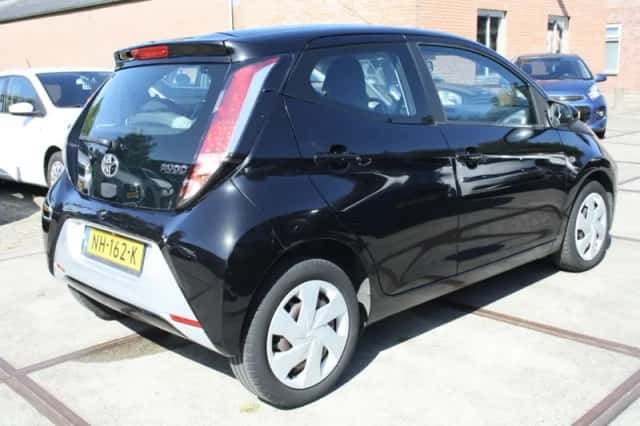 Toyota Aygo (2017) thumbnail 5