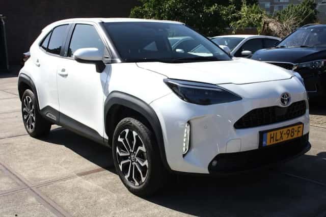 Toyota Yaris Cross (2023) thumbnail 2