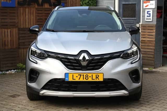 Renault Captur (2021) thumbnail 2