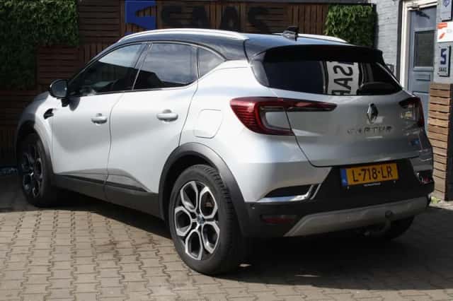 Renault Captur (2021) thumbnail 4