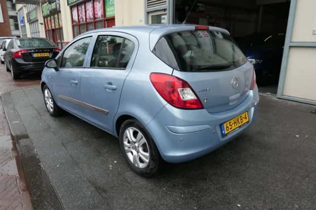 Opel Corsa (2008) thumbnail 3