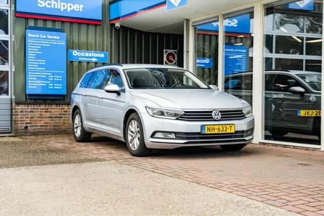 Volkswagen Passat (2017) thumbnail 2