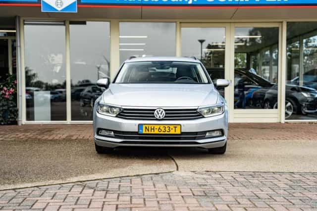 Volkswagen Passat (2017) thumbnail 4