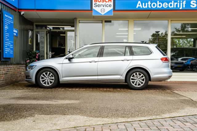 Volkswagen Passat (2017) thumbnail 5