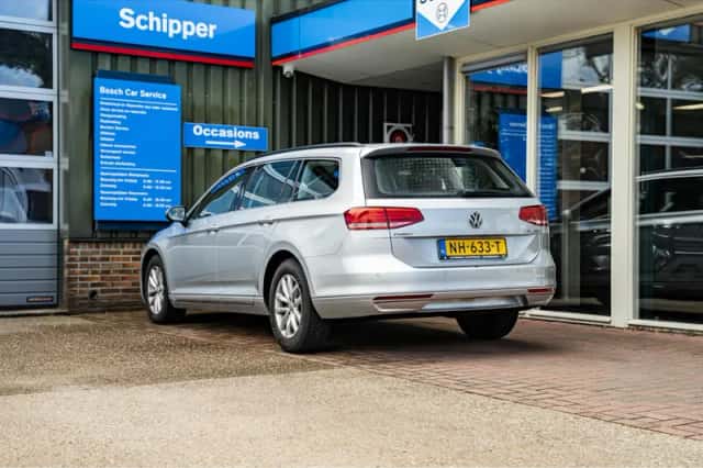 Volkswagen Passat (2017) thumbnail 6