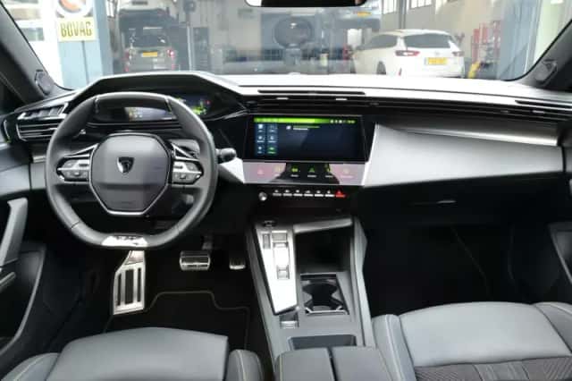 Peugeot 308 (2024) thumbnail 5