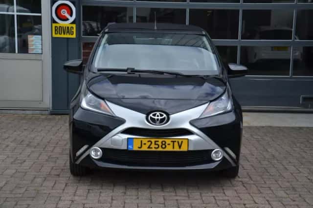 Toyota Aygo (2016) thumbnail 2