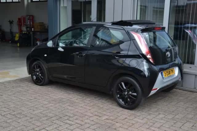 Toyota Aygo (2016) thumbnail 3