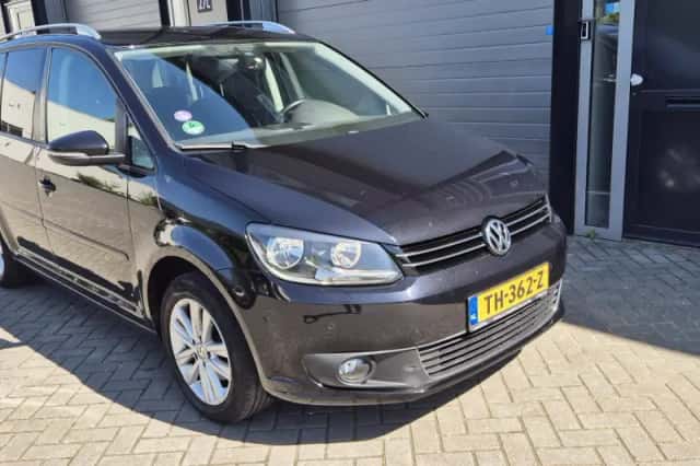 Volkswagen Touran (2012) thumbnail 1