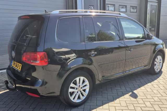 Volkswagen Touran (2012) thumbnail 3